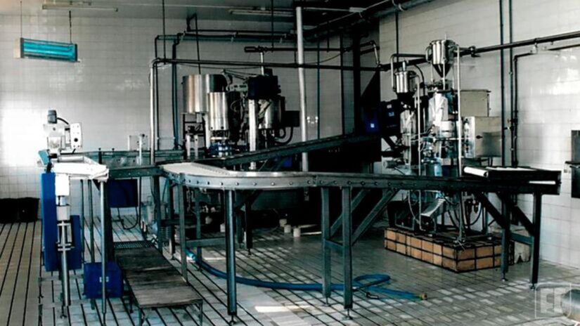 Foram gastos, em 2011, um valor de aproximadamente R$ 70 milhões em uma nova sala de ordenha rotatória automatizada. A máquina, que ordenha as vacas no curral, pode alimentar até 450 vacas por vez. (Fazenda Colorado/Divulgação)